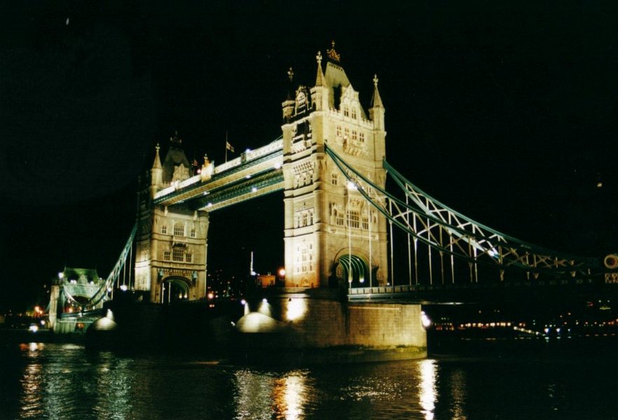 2001.09.14 01.11 london towerbridge normaal avond